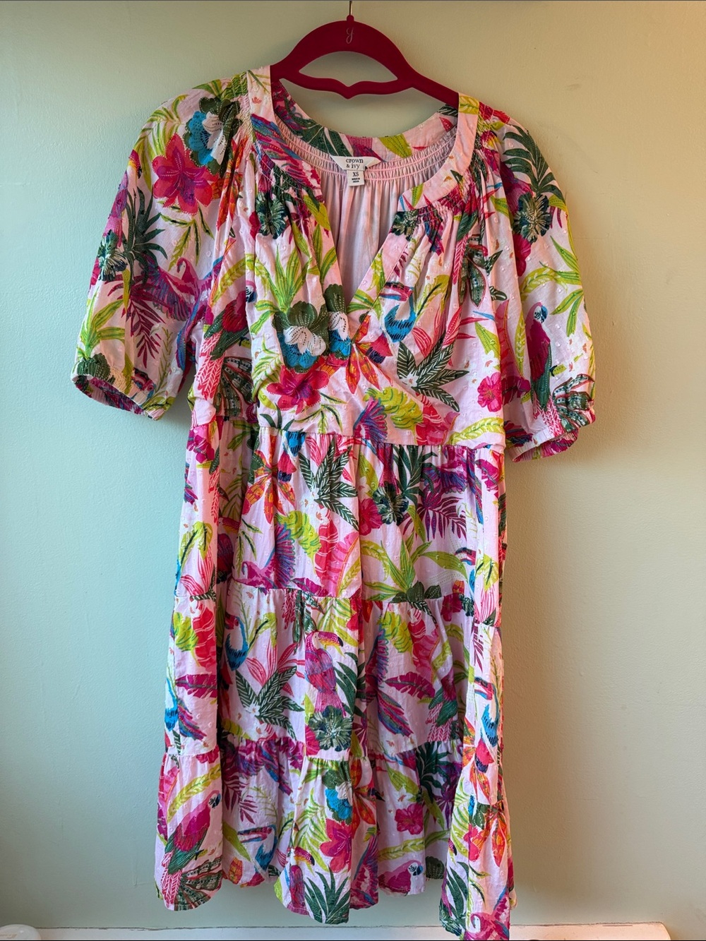 crown & ivy Pink Tropical Floral Tiered Casual Dress